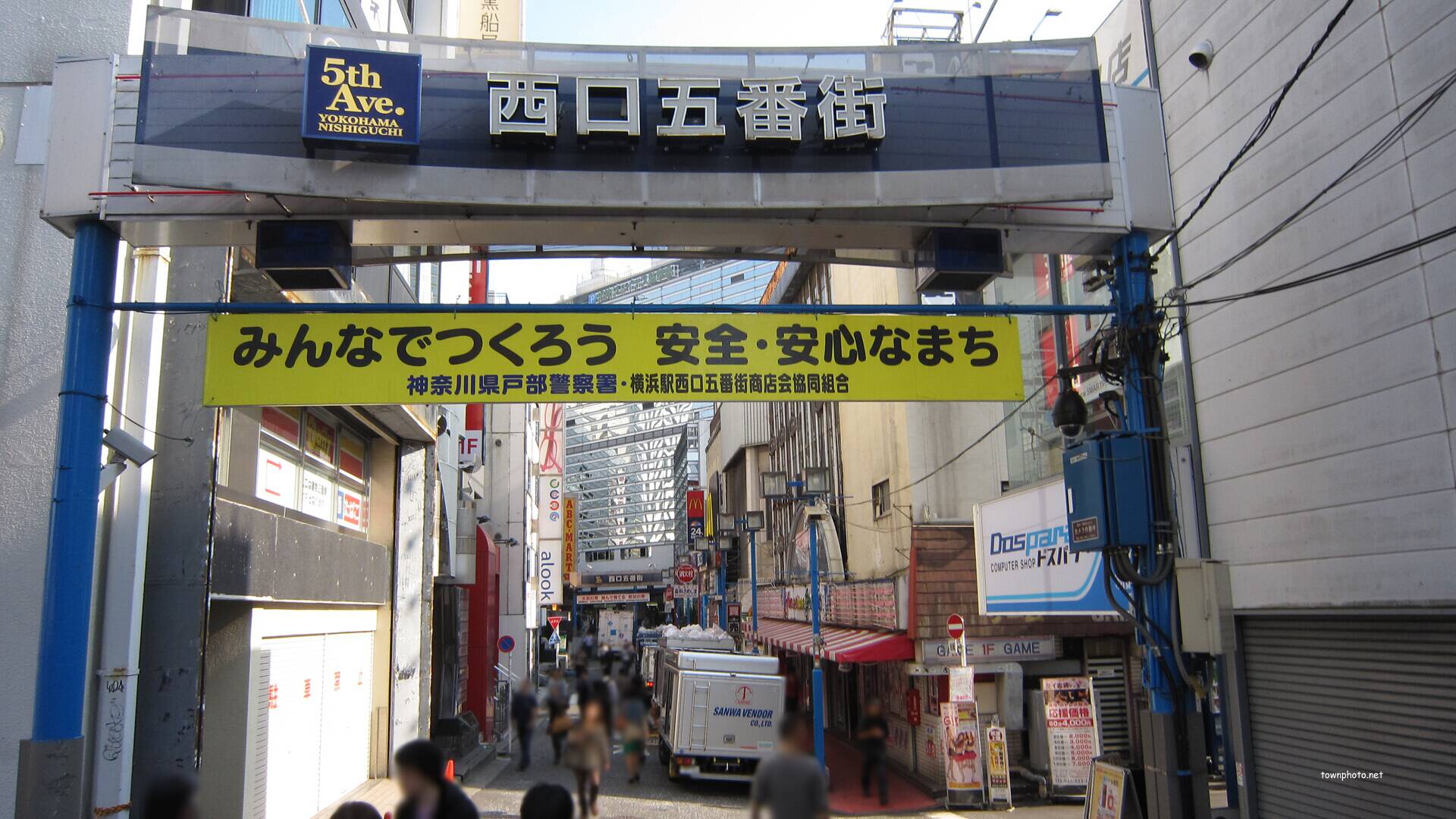 写真54枚 横浜駅みなみ西口 五番街 彫刻通りの風景 街並み紹介