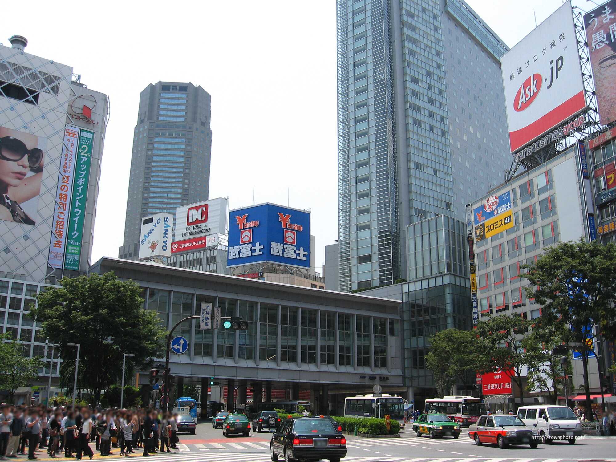写真47枚 渋谷駅ハチ公口スクランブル交差点と京王北側の街並を紹介